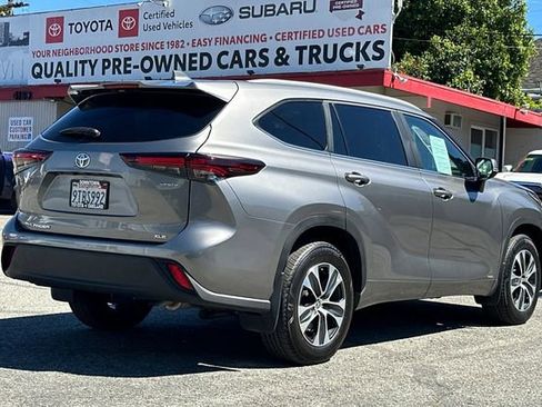 Used 2025 Toyota Highlander XLE image 4