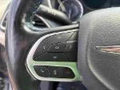 Used 2021 Chrysler Pacifica Touring-L w/ Premium & Safety Sphere Group FWD image 16