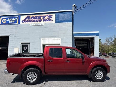 Used 2015 Nissan Frontier SV w/ SV Value Truck Package AWD/4WD image 7