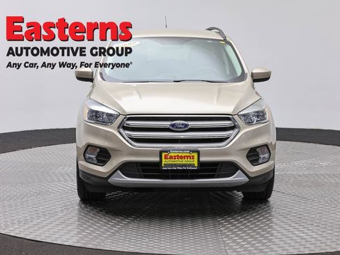 Used 2018 Ford Escape SE w/ SE Sync 3 Package AWD/4WD image 2