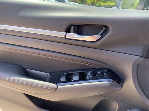 Used 2023 Nissan Altima 2.5 SR w/ SR Premium Package FWD image 18