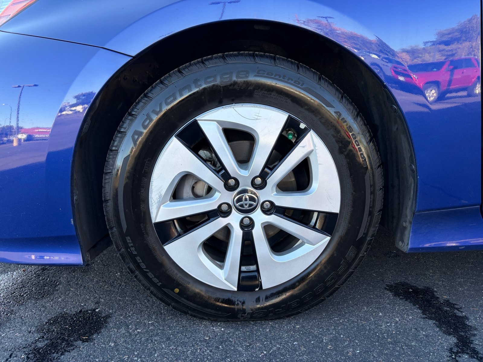 Used 2016 Toyota Prius Three FWD image 26
