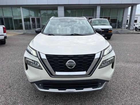 Used 2021 Nissan Rogue Platinum FWD image 2