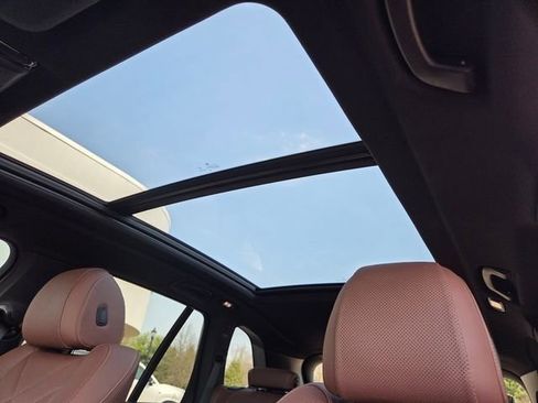 Used 2024 BMW X5 xDrive40i w/ Premium Package image 11