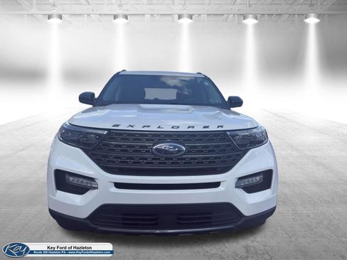 Certified 2023 Ford Explorer XLT w/ Equipment Group 202A AWD/4WD image 3