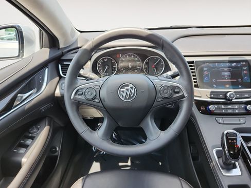 Used 2017 Buick LaCrosse Essence FWD image 13