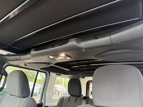 Used 2023 Jeep Wrangler Unlimited w/ Sun & Screen Package AWD/4WD image 29