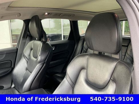 Used 2018 Volvo XC60 T6 Momentum w/ Advanced Package AWD/4WD image 36