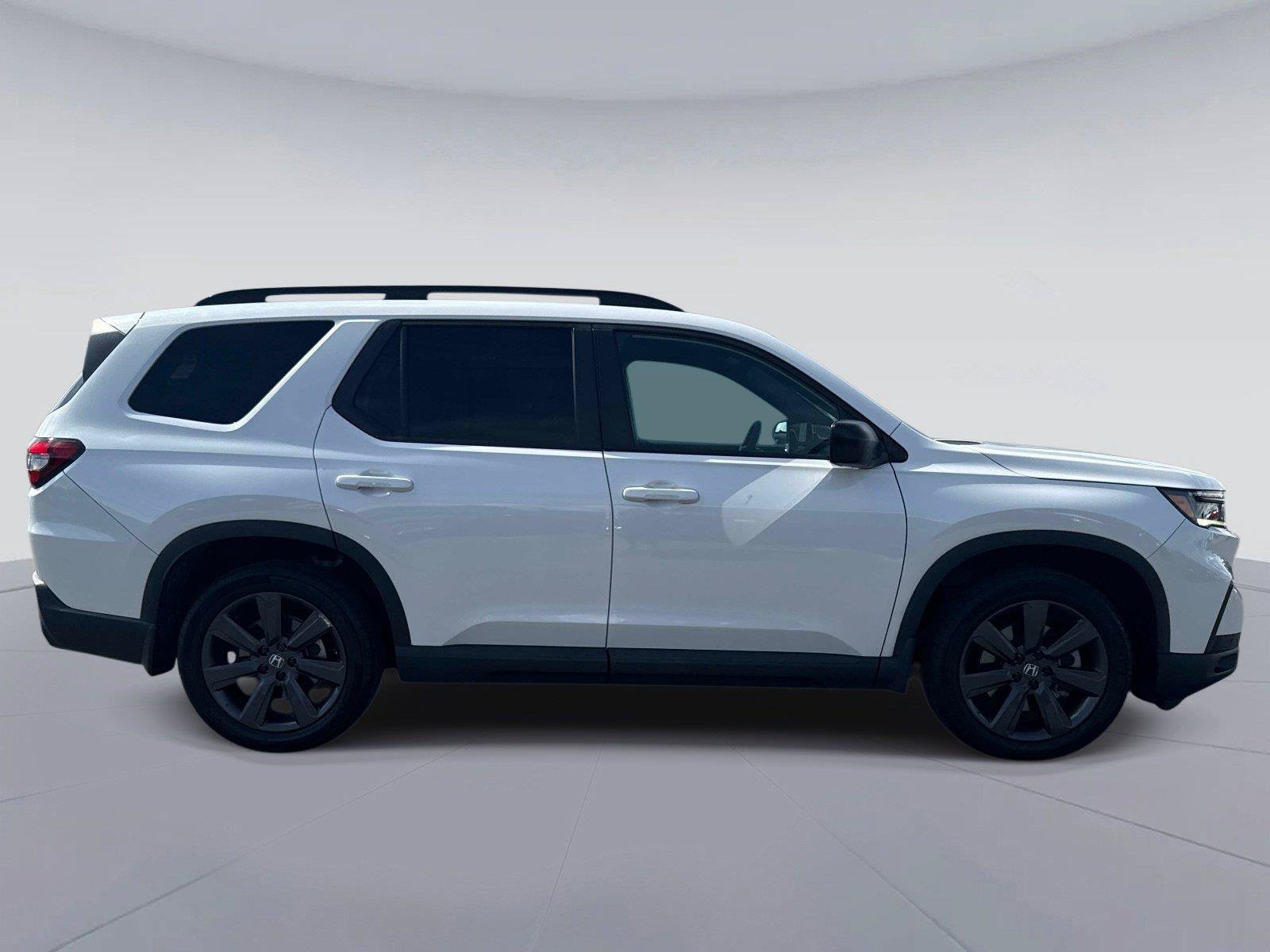 Certified 2025 Honda Pilot Sport image 2