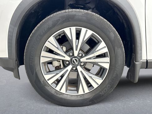 Used 2023 Nissan Rogue SV image 12