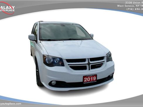 Used 2019 Dodge Grand Caravan GT FWD image 3