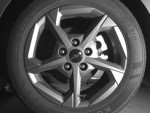 Used 2025 Kia K4 LXS image 14