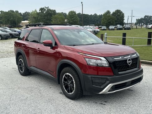 Used 2025 Nissan Pathfinder Rock Creek AWD/4WD image 3