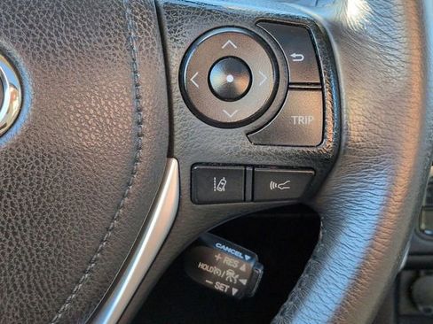 Used 2018 Toyota Corolla XLE image 28