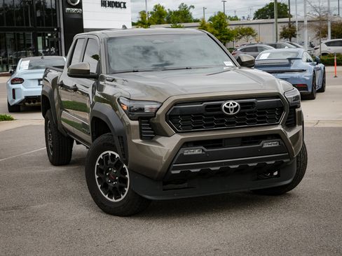 Used 2024 Toyota Tacoma TRD Off-Road image 2