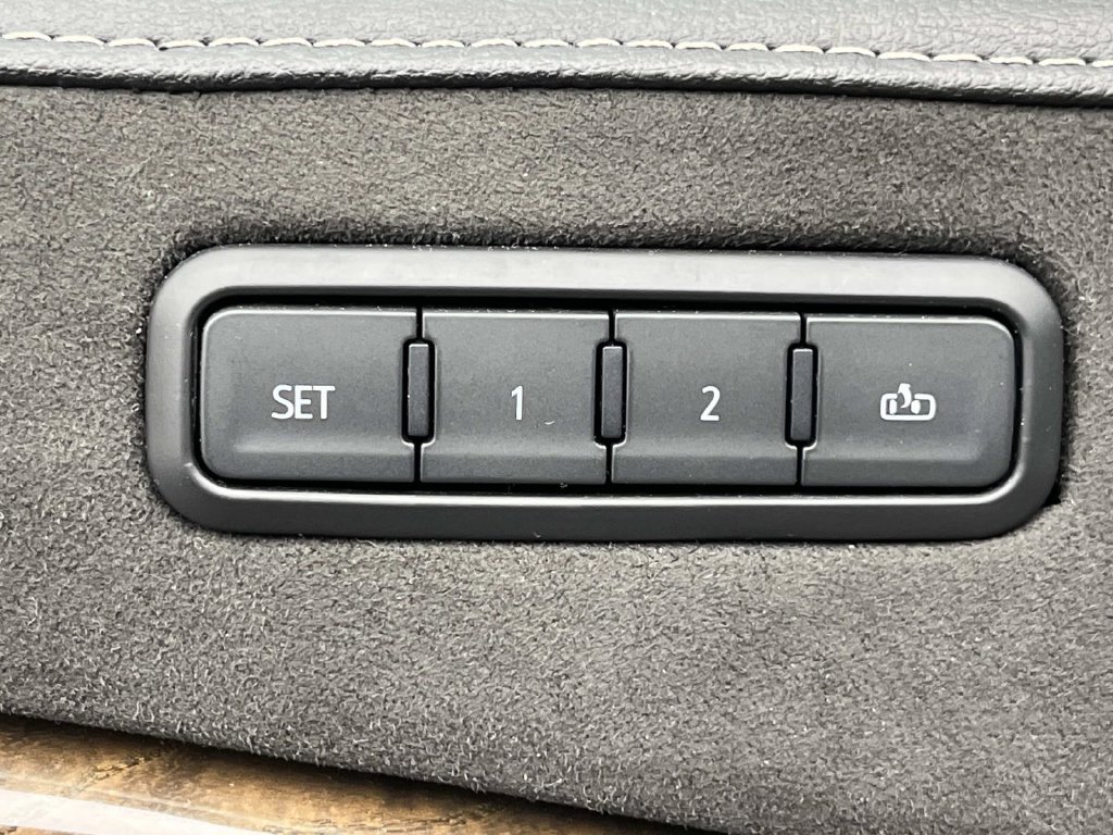 Used 2019 Cadillac Escalade Luxury RWD image 33