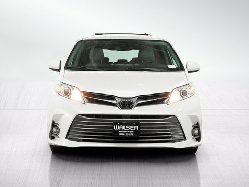 Used 2020 Toyota Sienna XLE Premium w/ Carpet Mat Package FWD image 8