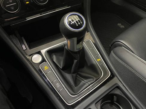 Used 2019 Volkswagen Golf R 4-Door image 38