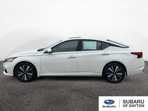 Used 2021 Nissan Altima 2.5 SV w/ SV Premium Package image 2