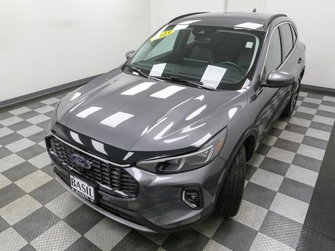 Used 2023 Ford Escape Platinum image 6