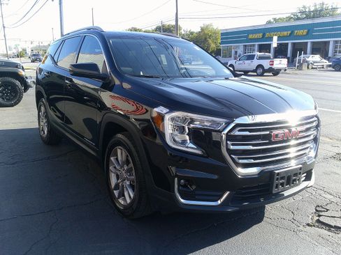 Used 2024 GMC Terrain SLT image 8
