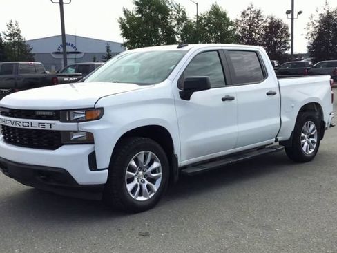 Used 2019 Chevrolet Silverado 1500 Custom w/ Custom Value Package AWD/4WD image 4