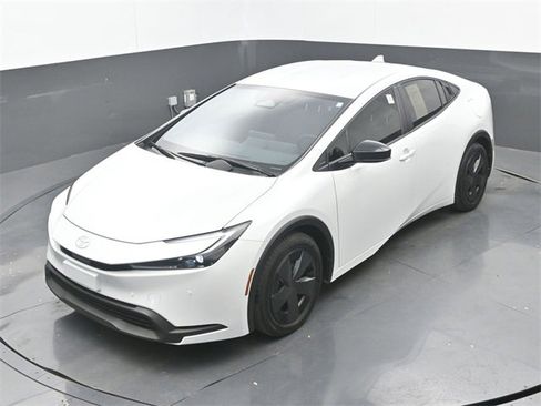 Used 2025 Toyota Prius LE image 29