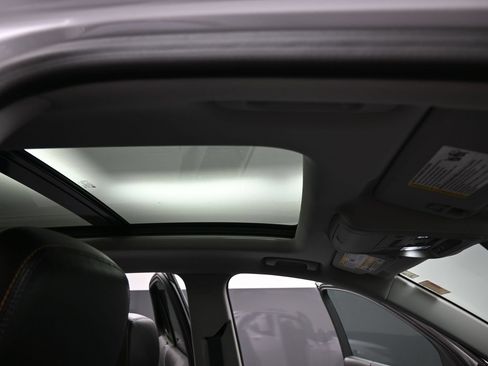 Used 2024 Chevrolet Equinox Premier FWD image 21