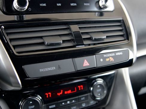 Used 2023 Mitsubishi Eclipse Cross SE image 24