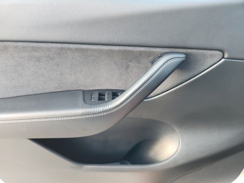 Used 2022 Tesla Model Y Performance AWD/4WD image 19