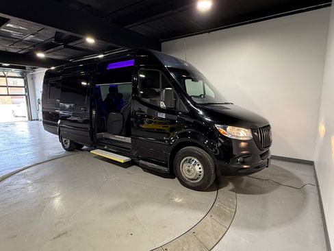 Used 2022 Mercedes-Benz Sprinter 3500 image 17