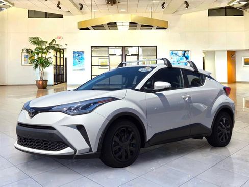 Used 2021 Toyota C-HR LE FWD image 1