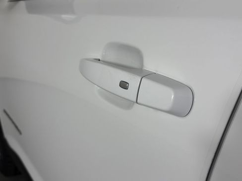 Used 2023 GMC Acadia SLT FWD image 14