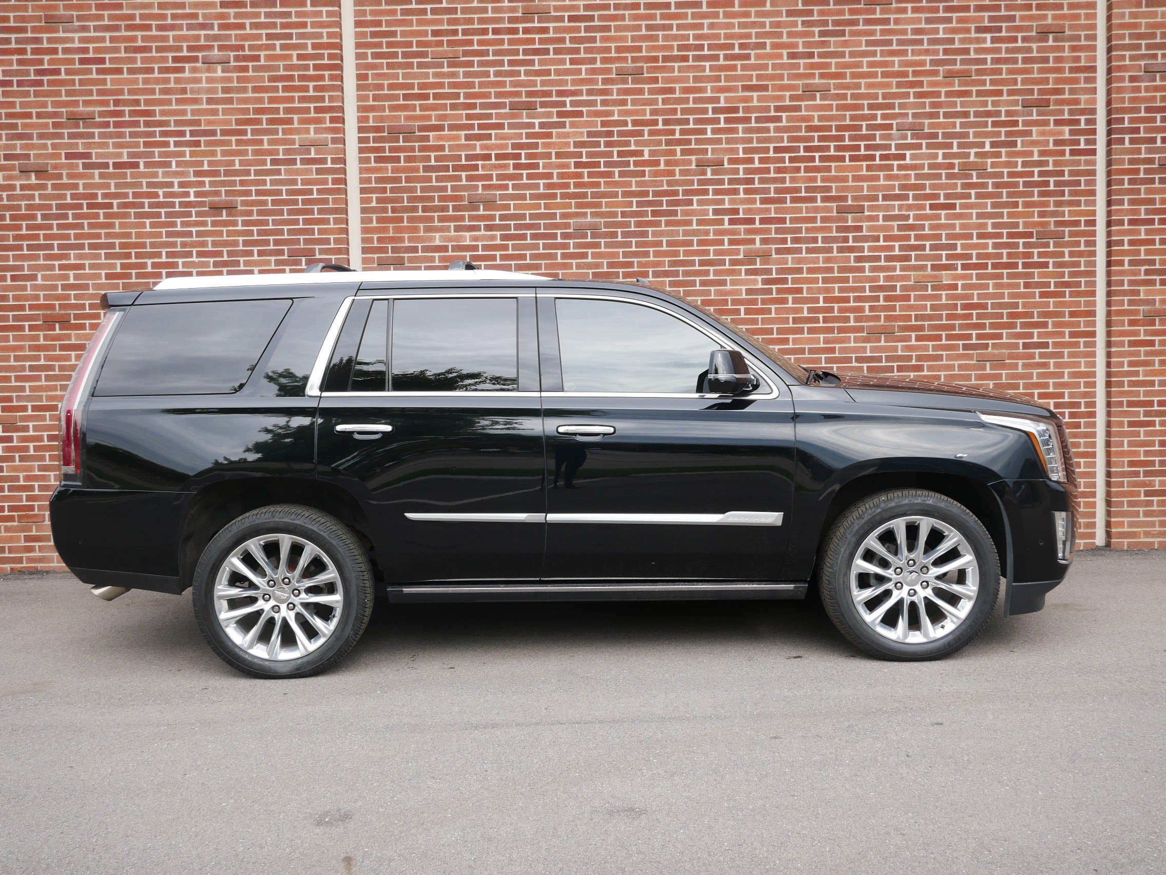 Used 2019 Cadillac Escalade Premium Luxury AWD/4WD image 26
