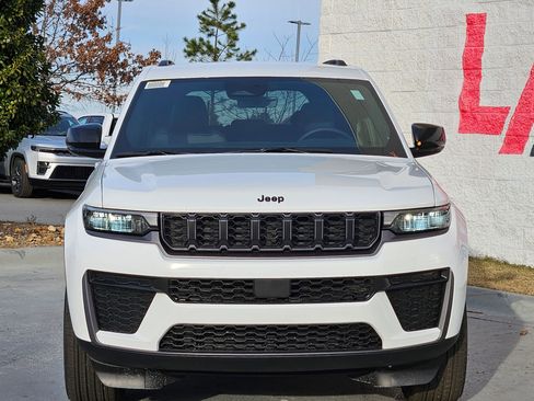 New 2026 Jeep Grand Cherokee Altitude image 2