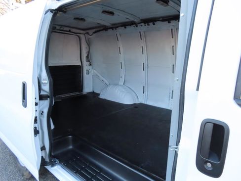 Used 2019 Chevrolet Express 3500 w/ Driver Convenience Package image 11