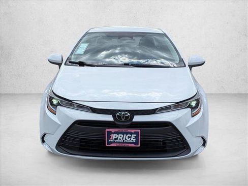 Used 2024 Toyota Corolla LE FWD image 2