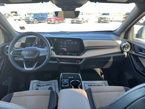 Used 2025 Chevrolet Equinox ACTIV w/ Safety and Technology Package image 16