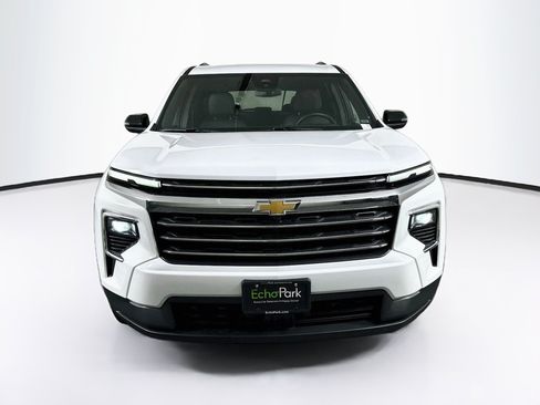Used 2026 Chevrolet Traverse LT FWD image 2