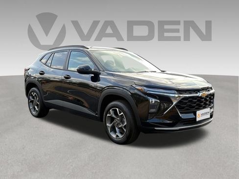 Used 2025 Chevrolet Trax LT w/ LT Convenience Package FWD image 1