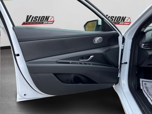 New 2025 Hyundai Elantra Blue image 16