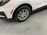 Used 2023 Chevrolet Equinox LS image 3