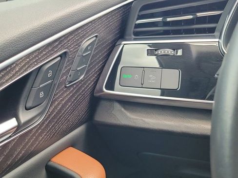 Certified 2022 Audi Q8 Premium Plus w/ Premium Plus Package AWD/4WD image 20