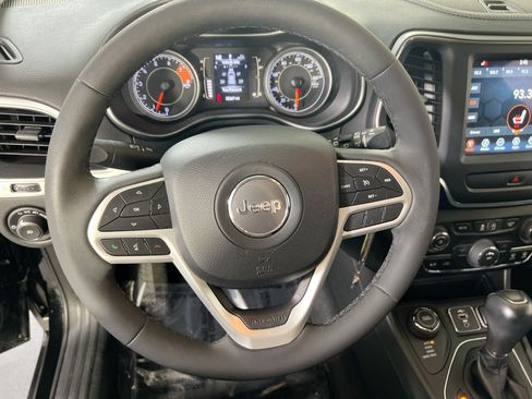 Used 2022 Jeep Cherokee Latitude w/ Sun & Sound Group AWD/4WD image 11