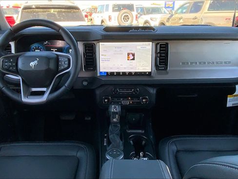 New 2025 Ford Bronco Outer Banks image 5