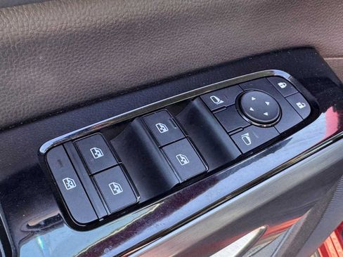 Used 2023 Nissan Pathfinder SL AWD/4WD image 5