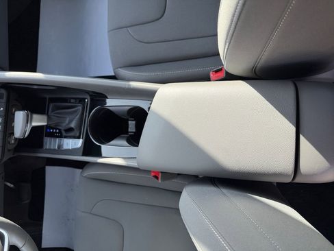 Used 2023 Hyundai Elantra SEL w/ Convenience Package image 23