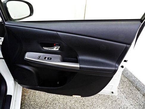 Used 2015 Toyota Prius V Four FWD image 11
