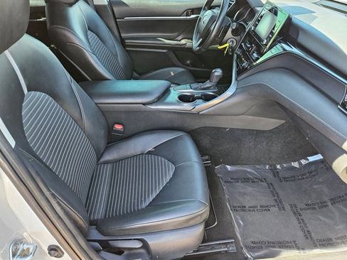 Used 2022 Toyota Camry SE image 25