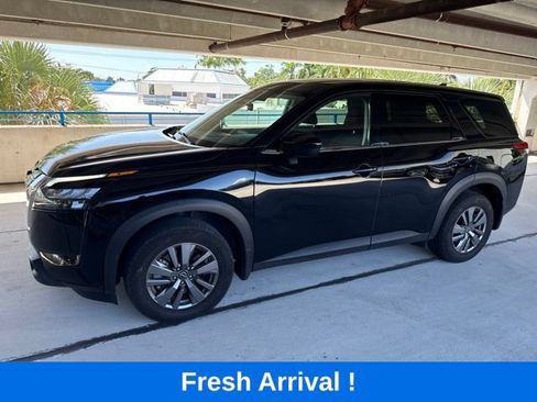 Used 2025 Nissan Pathfinder S FWD image 1